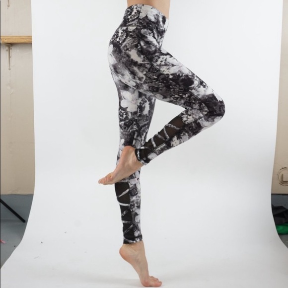 🆕SHOSHO:NIP/NWT Yoga Mesh Cut Out Pants/ Floral Pattern Sz XL - Picture 2 of 9